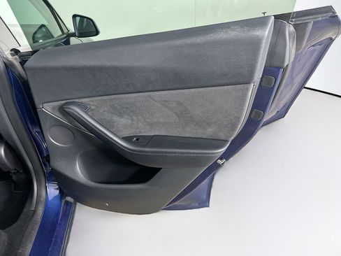 Used 2022 Tesla Model Y Long Range AWD/4WD image 29