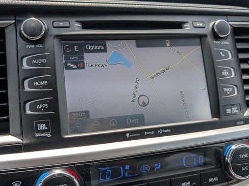 Used 2018 Toyota Highlander Limited Platinum AWD/4WD image 18