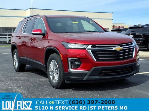 Used 2023 Chevrolet Traverse LT image 1
