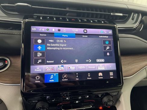 Used 2022 Jeep Grand Cherokee Summit w/ Adv Protech Group IV AWD/4WD image 14