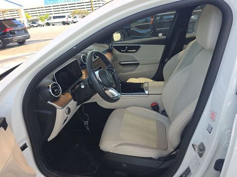 Used 2025 Mercedes-Benz C 300 Sedan image 4