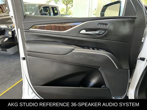 Used 2022 Cadillac Escalade ESV Sport Platinum w/ LPO, ONYX Package AWD/4WD image 8