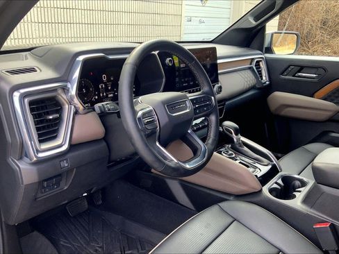 Used 2023 GMC Canyon Denali image 14