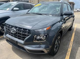 Used 2025 Hyundai Venue SEL FWD video 1