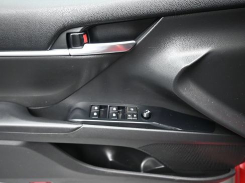 Used 2020 Toyota Camry SE w/ Sunroof Package FWD image 10