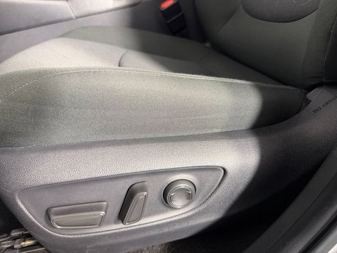 Used 2025 Toyota RAV4 XLE AWD/4WD image 22