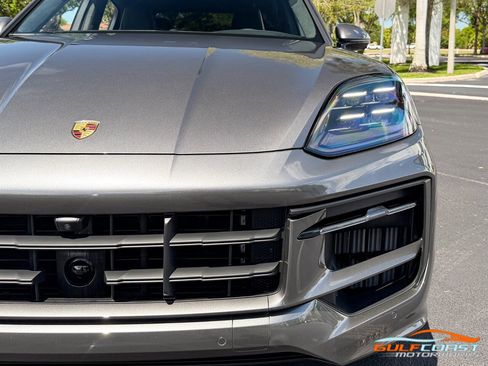 Used 2026 Porsche Cayenne GTS image 3
