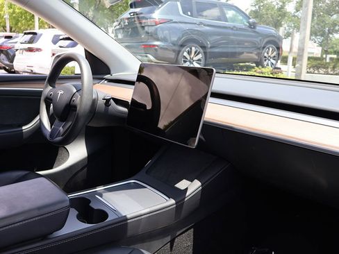 Used 2024 Tesla Model Y Performance AWD/4WD image 28