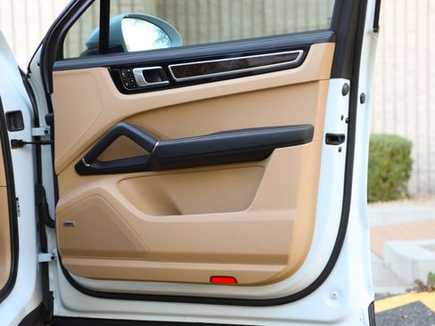 Used 2019 Porsche Cayenne image 51