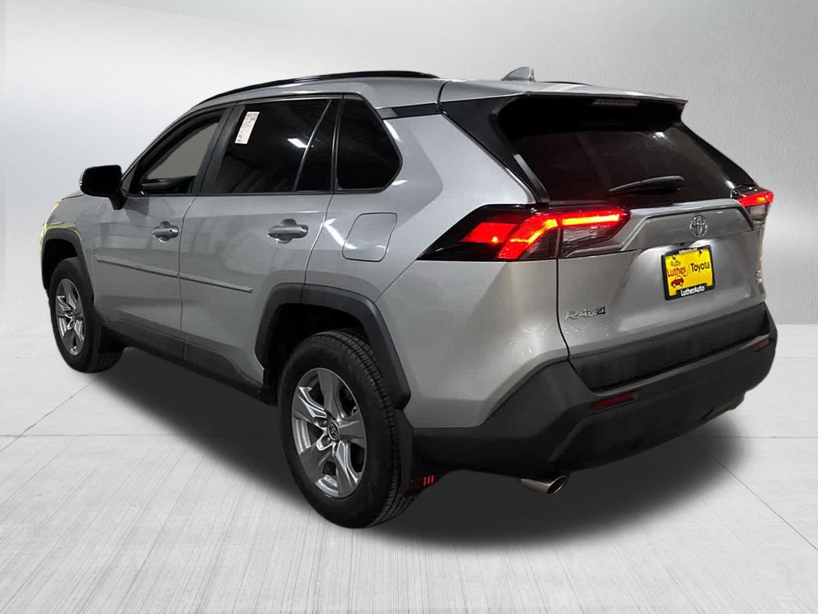 Used 2022 Toyota RAV4 XLE w/ Convenience Package AWD/4WD image 4