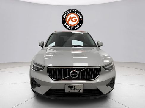 Used 2023 Volvo XC40 B5 Plus AWD/4WD image 9