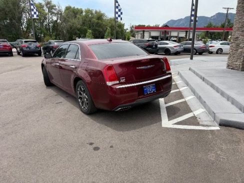 Used 2019 Chrysler 300 Limited AWD/4WD image 6