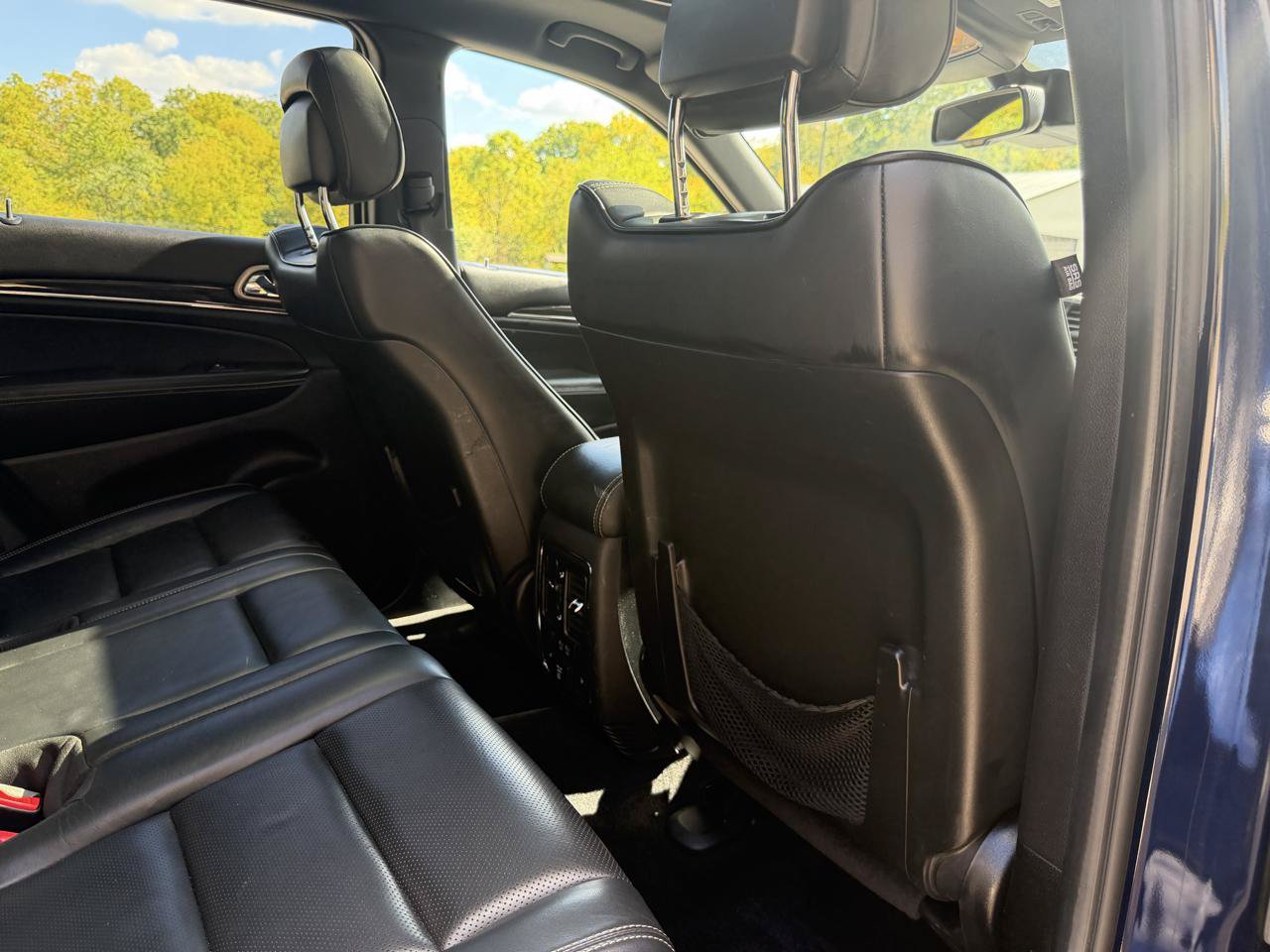 Used 2014 Jeep Grand Cherokee Overland w/ Advanced Technology Group AWD/4WD image 32