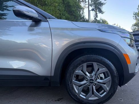 Used 2024 Kia Seltos S AWD/4WD image 3