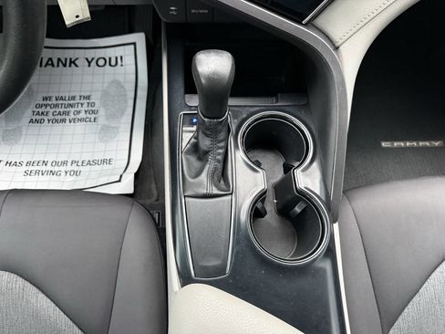 Used 2018 Toyota Camry FWD image 30