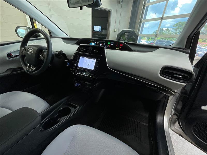 Used 2022 Toyota Prius LE FWD image 30