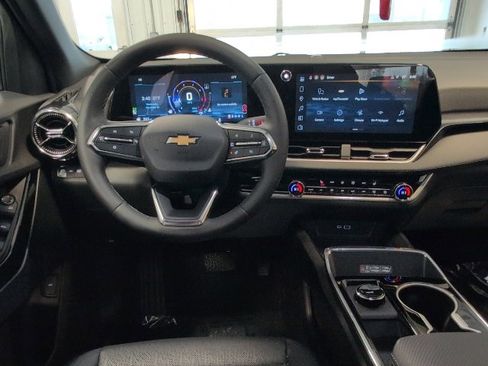 Used 2026 Chevrolet Equinox LT w/ Convenience Package II image 12