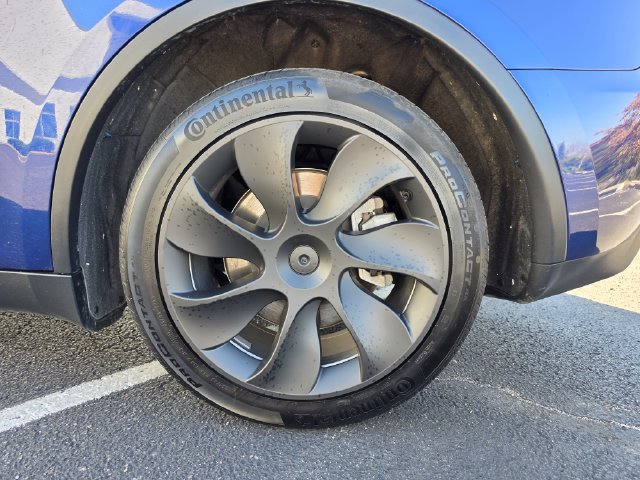 Used 2025 Tesla Model Y Long Range AWD/4WD image 11