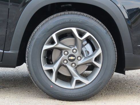 New 2026 Chevrolet Trax LT w/ LT Convenience Package FWD image 15