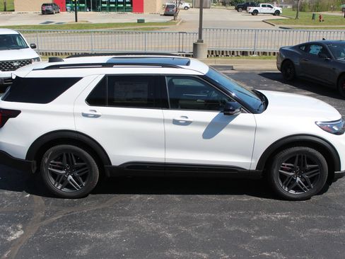 New 2026 Ford Explorer ST w/ Sun And Sound Package AWD/4WD image 9