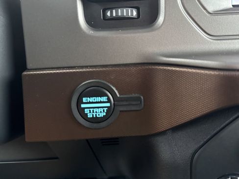 Used 2022 Ford Bronco Outer Banks image 18