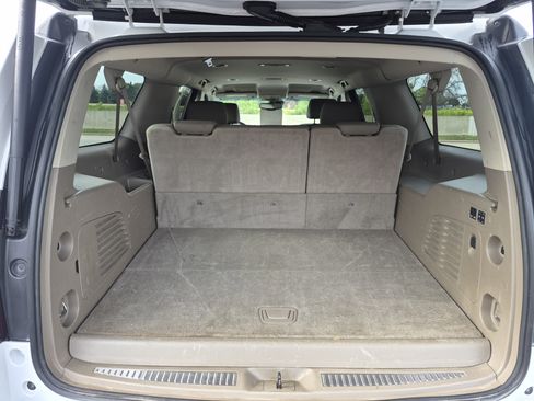 Used 2016 Chevrolet Suburban LT w/ Luxury Package AWD/4WD image 12