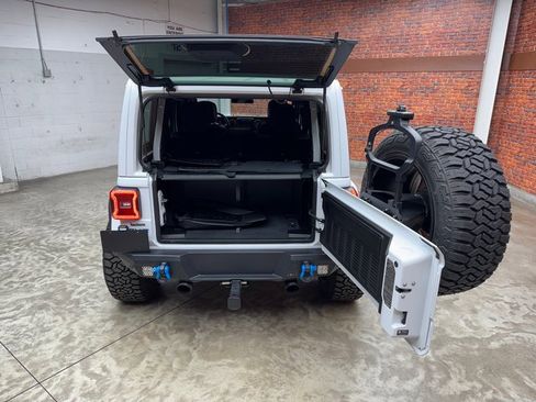 Used 2022 Jeep Wrangler Unlimited Sahara w/ Cold Weather Group image 25