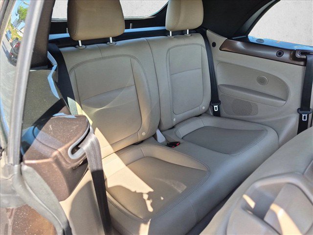 Used 2014 Volkswagen Beetle TDI FWD image 19