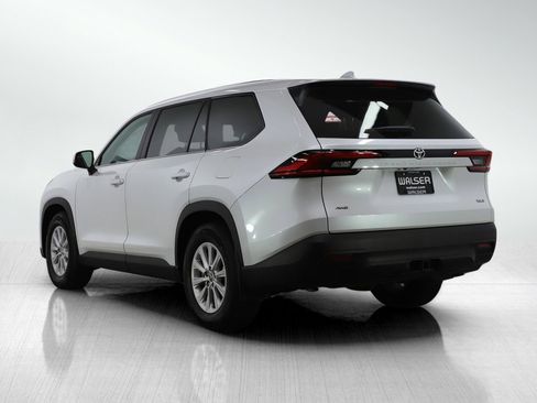 Used 2024 Toyota Grand Highlander XLE image 3