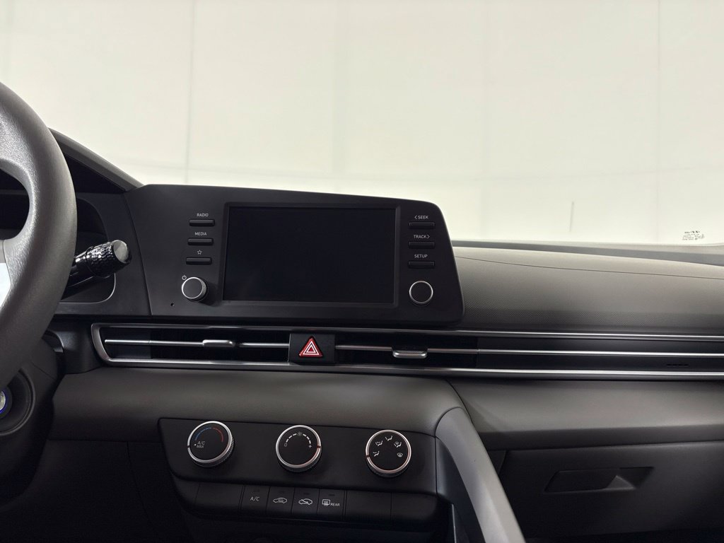 Used 2025 Hyundai Elantra SE FWD image 22