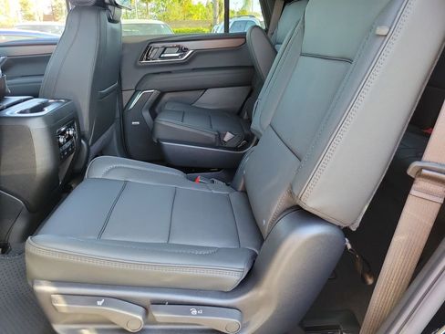 New 2026 GMC Yukon Denali w/ Denali Reserve Package AWD/4WD image 9