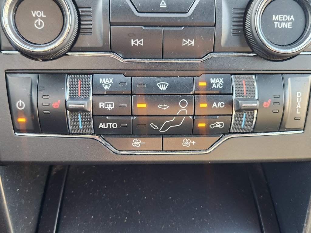 Used 2018 Ford Explorer XLT w/ Equipment Group 202A FWD image 14