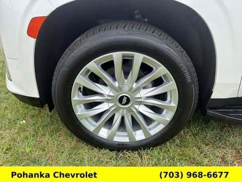 Used 2023 Cadillac Escalade ESV Luxury AWD/4WD image 25