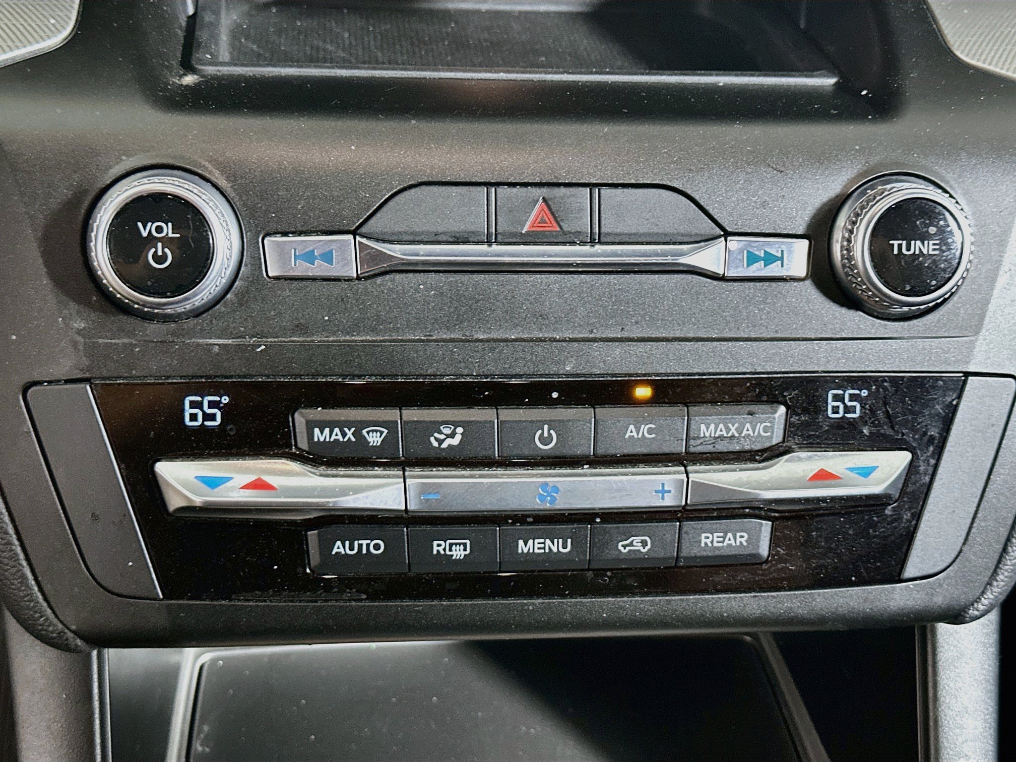 Used 2020 Ford Explorer XLT RWD image 23