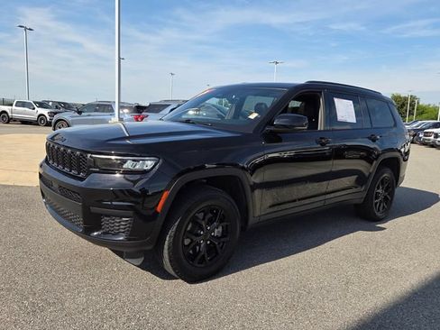 Used 2025 Jeep Grand Cherokee L Altitude AWD/4WD image 3