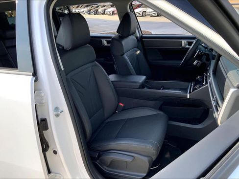 Used 2025 Hyundai Santa Fe SEL image 9