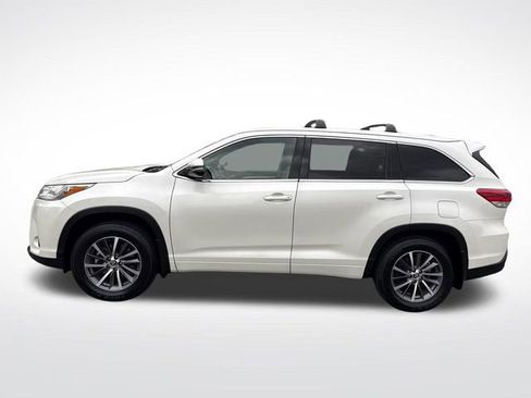 Used 2017 Toyota Highlander XLE AWD/4WD image 2