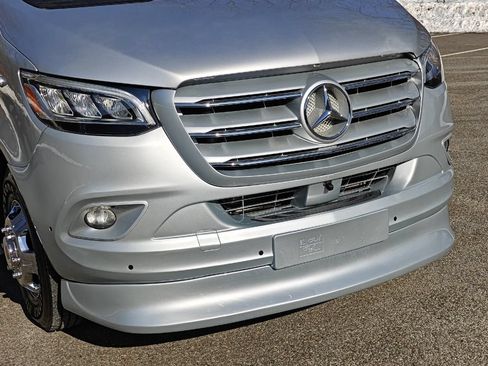 Used 2020 Mercedes-Benz Sprinter 3500 w/ Windows All Around Package image 14