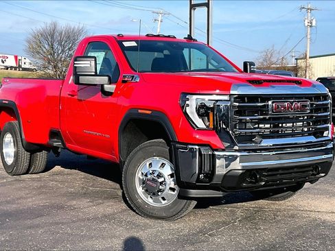 New 2026 GMC Sierra 3500 SLE image 2
