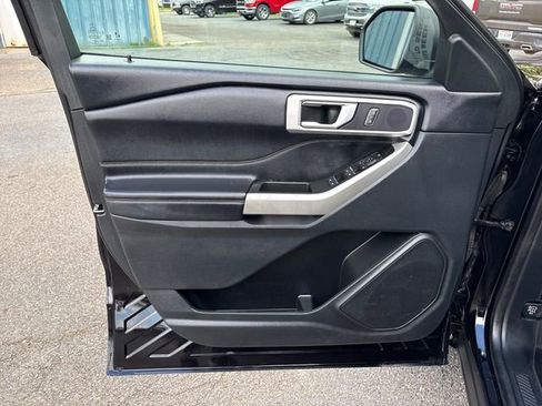 Used 2022 Ford Explorer XLT AWD/4WD image 8