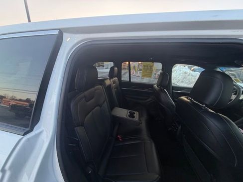 Certified 2025 Jeep Grand Cherokee Limited w/ Luxury Tech Group II image 24