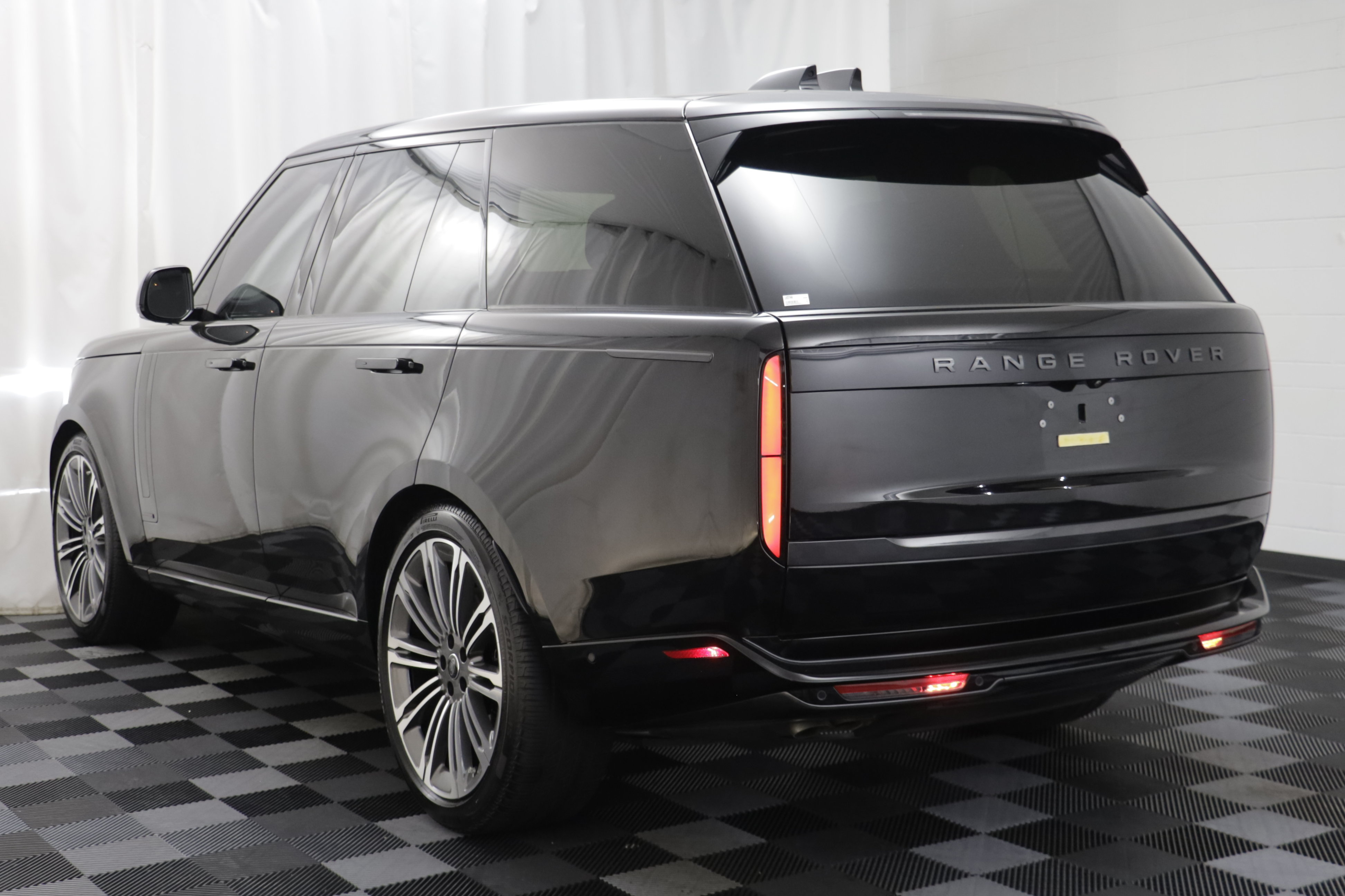Used 2025 Land Rover Range Rover Autobiography AWD/4WD image 16