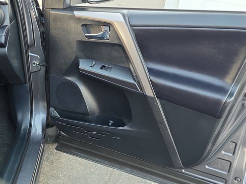 Used 2018 Toyota RAV4 XLE w/ Plus Extra Value Package image 29