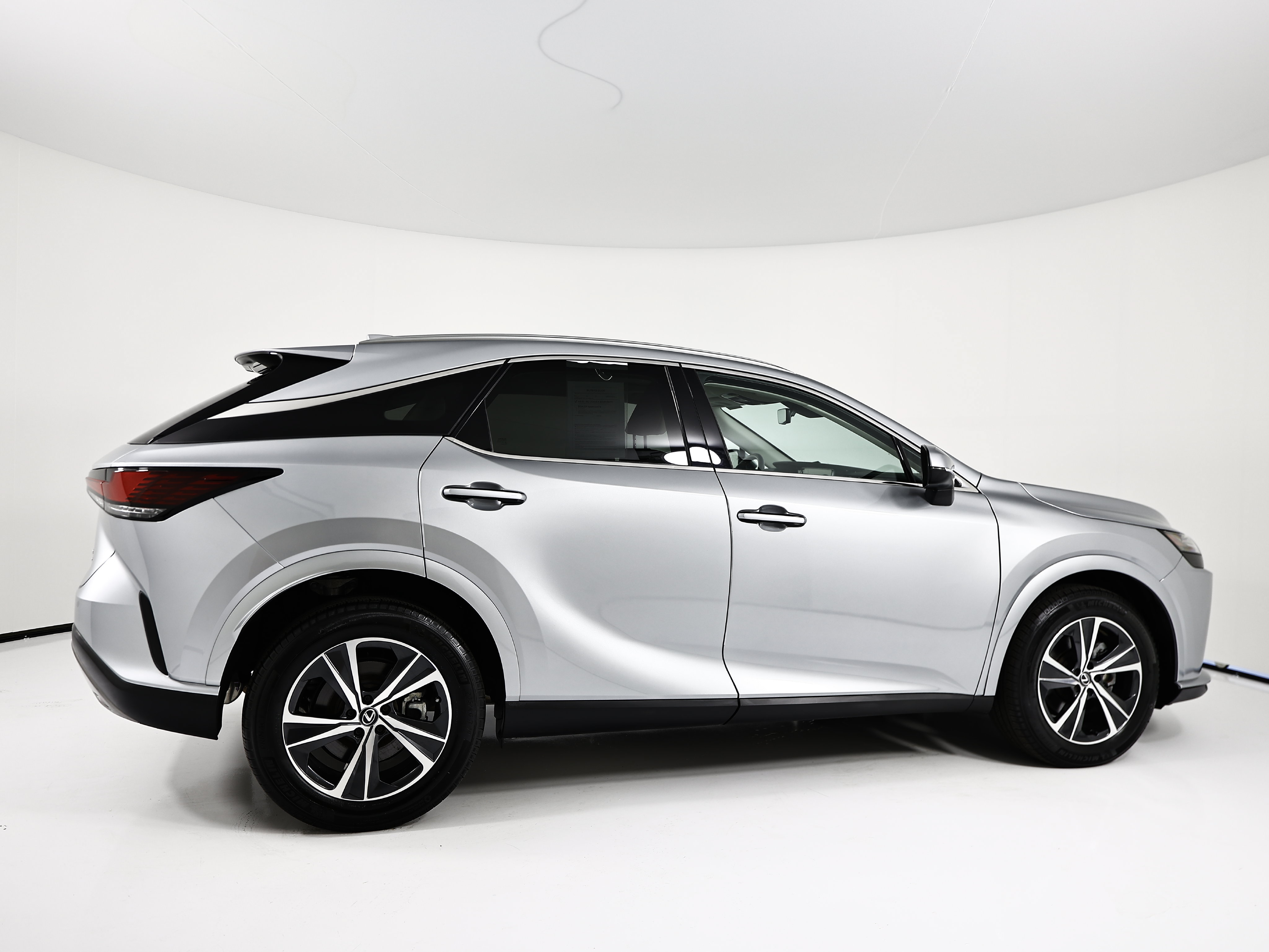 Used 2023 Lexus RX 350 Premium w/ Accessory Package AWD/4WD image 8