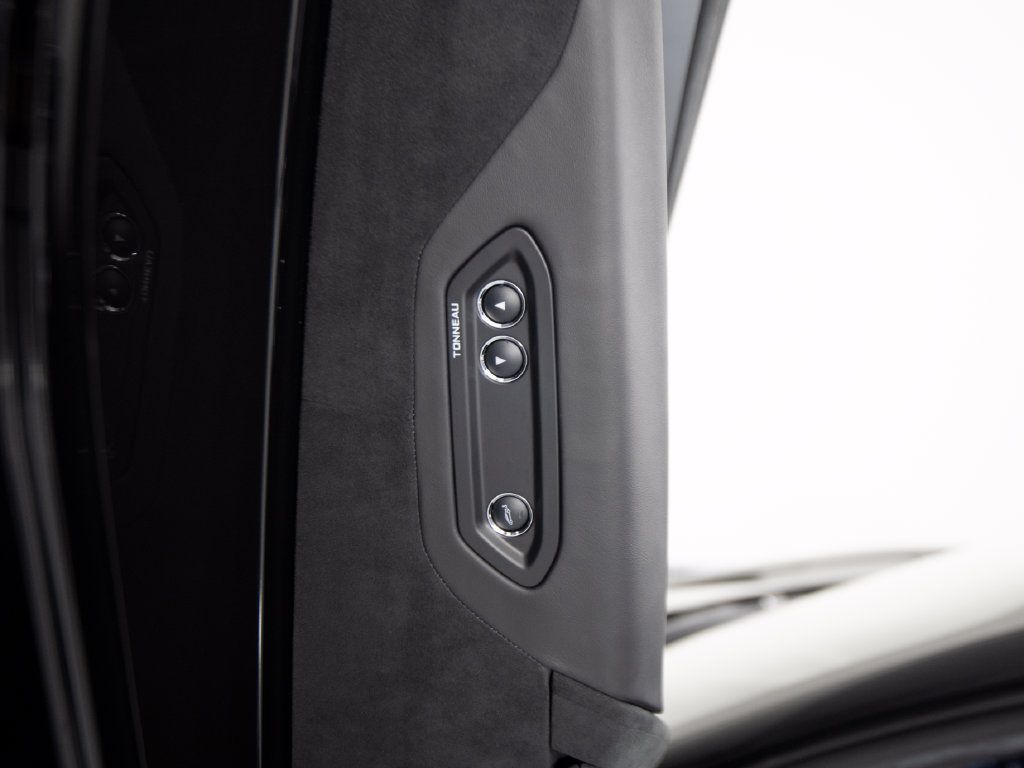 Used 2024 McLaren 750S Spider RWD image 12