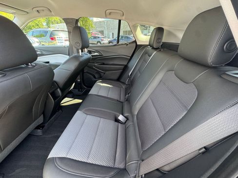 Used 2025 Chevrolet Trax LT FWD image 24