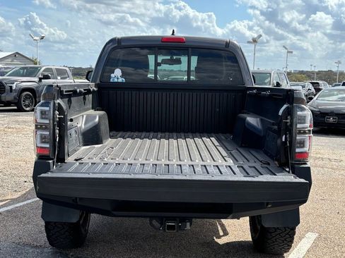 Used 2016 Toyota Tacoma SR5 w/ SR5 Appearance Package (SN) image 6