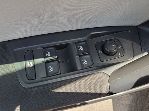 Used 2019 Volkswagen Tiguan S w/ Driver Assistance Package image 30