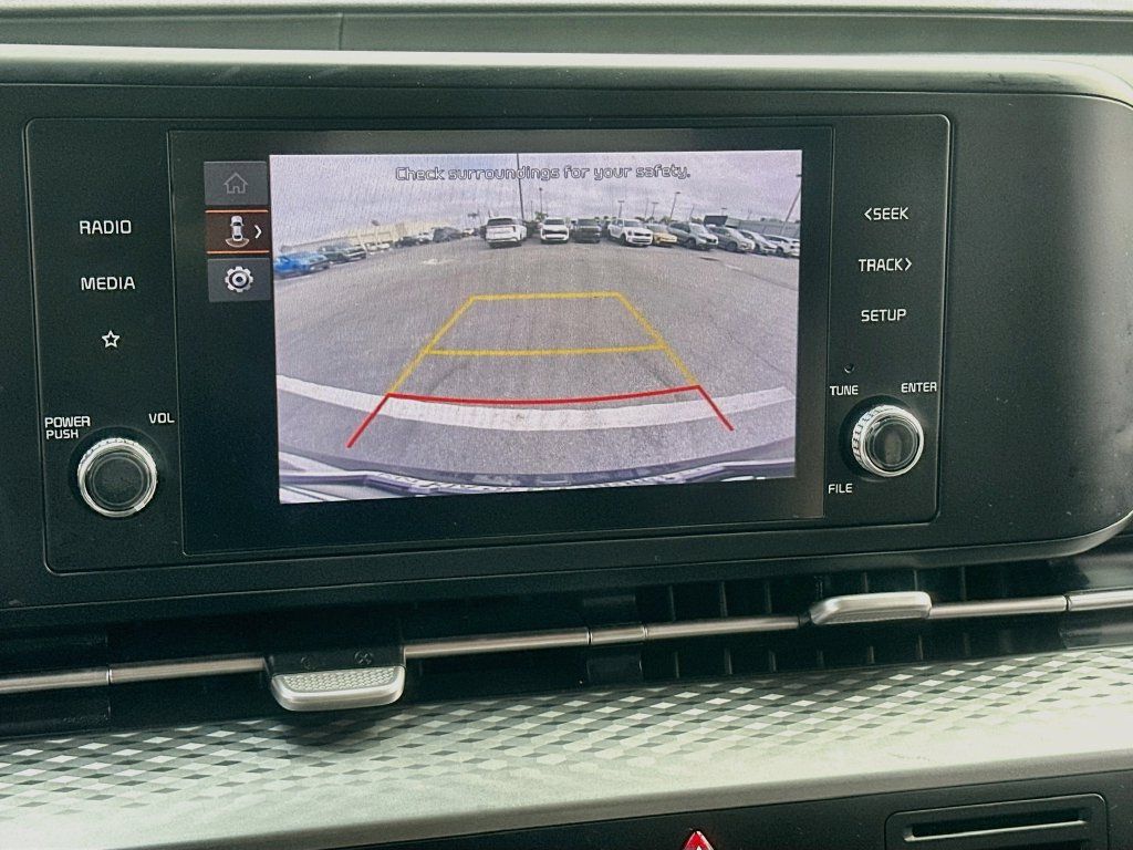 Used 2023 Kia Carnival LX FWD image 13