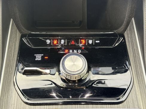 Used 2024 Jeep Wagoneer Series II w/ Flexible Seating Group image 17